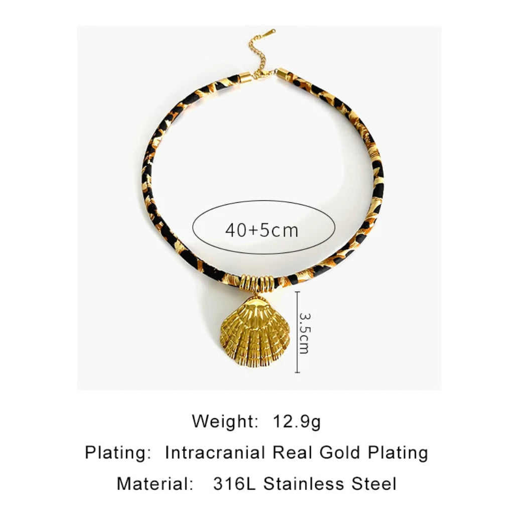 Necklace with shell pendant on a white background, showing measurements and material details.