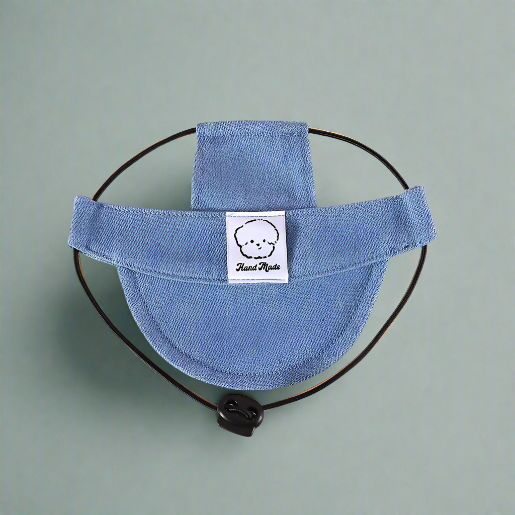 Three sizes of blue pet carriers labeled S, M, and L on a pink background.